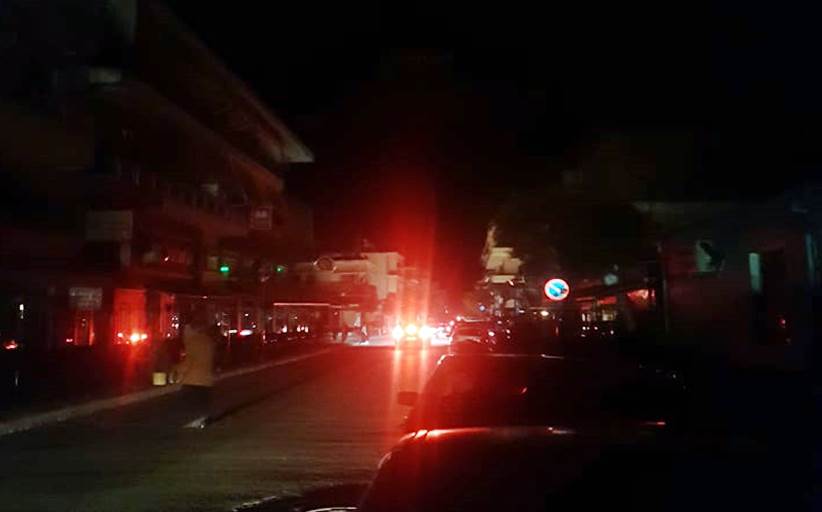 Η διακοπή ρεύματος την Τετάρτη το βράδυ έκαψε ηλεκτρικές συσκευές και το καλώδιο υψηλής τάσης, δημιούργησε προβλήματα σε κτίριο όπου και έπεσε