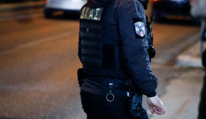 Αστυνομικός πυροβόλησε κατά λάθος φίλη