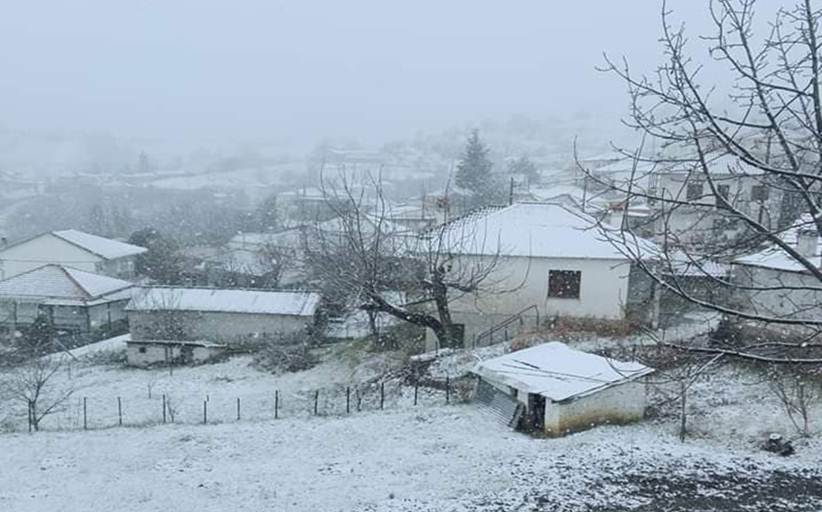 Χιονισμένο τοπίο στα ορεινά της Καλαμπάκας - Φωτογραφία από το χωριό των Σταγιάδων