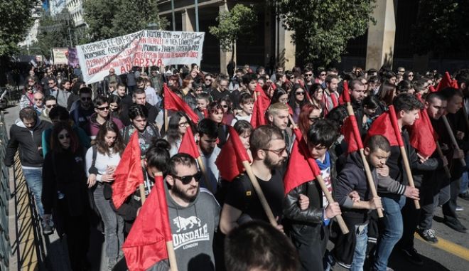 Μεγάλη συμμετοχή στις συγκεντρώσεις κατά του ασφαλιστικού