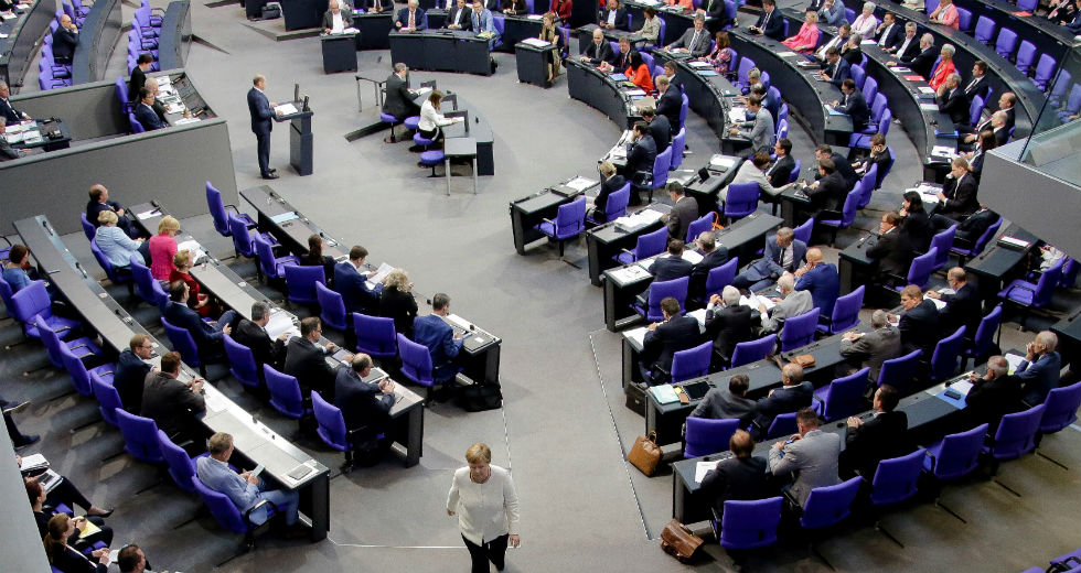 Ιστορική απόφαση της γερμανικής Βουλής βάζει τέλος στο «φρένο χρέους»