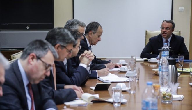 Τράπεζες: Πάγωμα δανείων όσων φυσικών προσώπων λάβουν τα 800 ευρώ