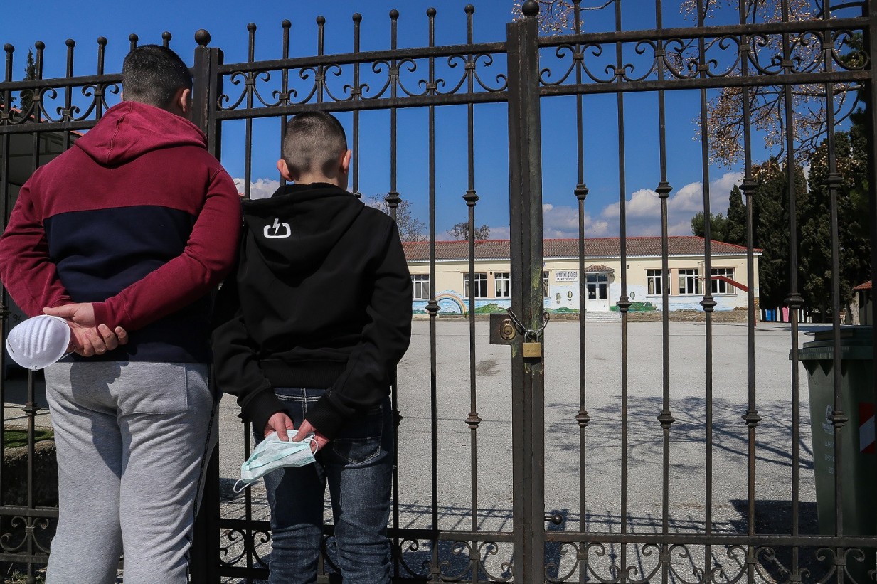 O ΣΥΡΙΖΑ ζητά από την κυβέρνηση να μην ανοίξουν τα σχολεία