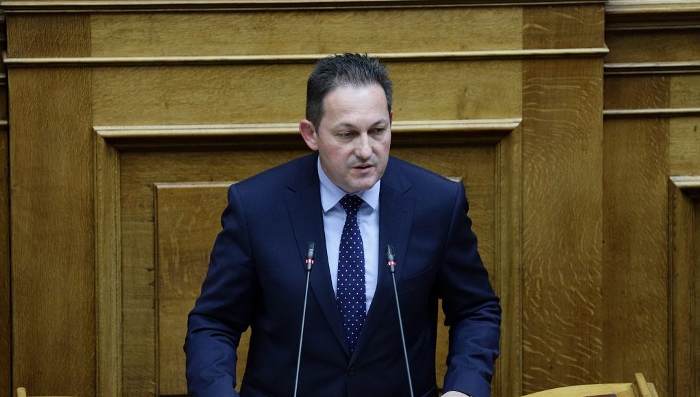 Πέτσας: Αναγκαιότητα το «Μένουμε σπίτι» κόστους 11εκατ. ευρώ –Τι είπε για τις δόσεις στις τηλεοπτικές άδειες