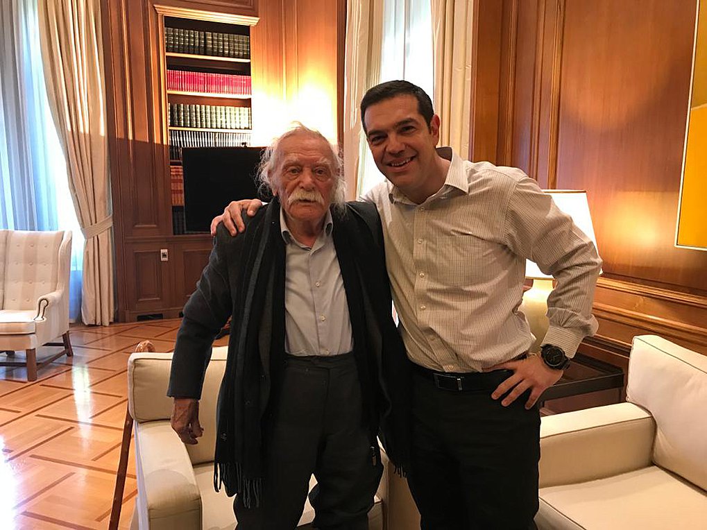 Αλ. Τσίπρας για Μ. Γλέζο: Αποχαιρετώ τον αντάρτη, τον ασυμβίβαστο αγωνιστή
