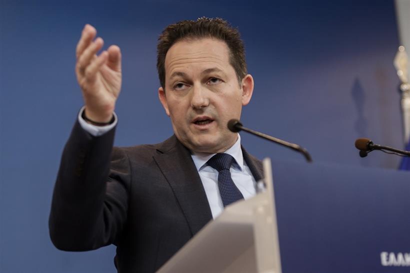 Πέτσας για τις προτάσεις του ΣΥΡΙΖΑ: «Τρέχα γύρευε» και «μπερδεύονται με τους λογαριασμούς»