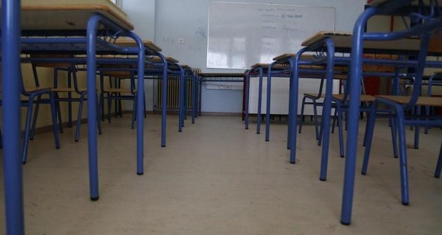 Μάριος Λαζανάς: Τα σχολεία δεν πρέπει να ανοίξουν – «Να τελειώσει τώρα η σχολική χρονιά»