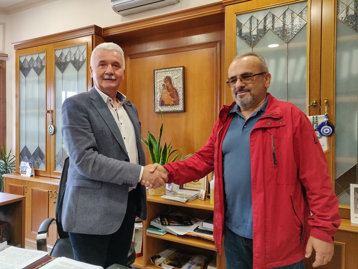 Υπογραφή της σύμβασης για το έργο «Ανακατασκευή πεζοδρομίων στην οδό Ιωαννίνων του Δήμου Μετεώρων»