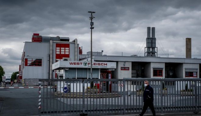 Σύγχρονη σκλαβιά: 200 εργαζόμενοι θετικοί, σε σφαγείο της Γερμανίας
