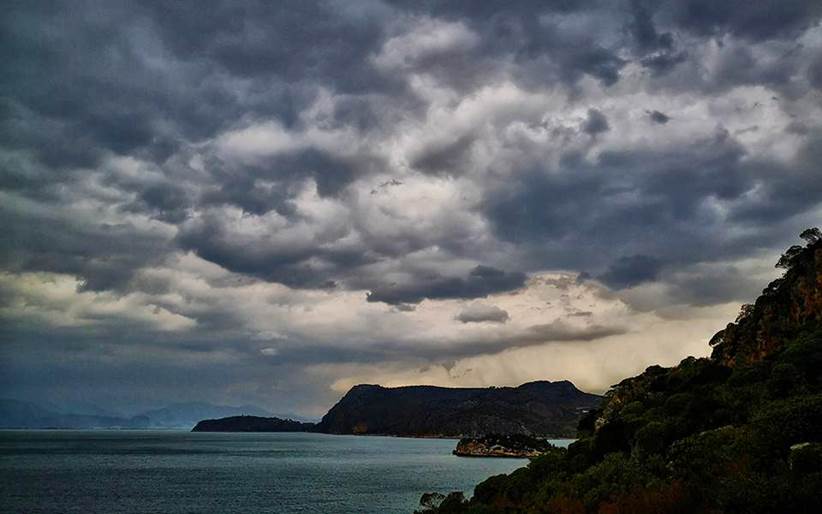 Διατηρείται η απογευματινή αστάθεια με βροχές και καταιγίδες το Σαββατοκύριακο