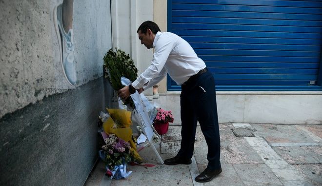 Ο Αλ. Τσίπρας κατέθεσε στεφάνι στη Marfin