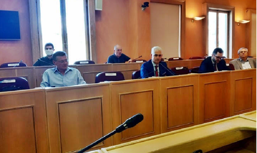 Στο Δημαρχείο της Αθήνας για την Πρόληψη Θανάτων από Υπερδοσολογία Οπιοειδών με διανομή Ναλοξόνης, ο Πρόεδρος του ΚΕΘΕΑ Χρίστος Λιάπης