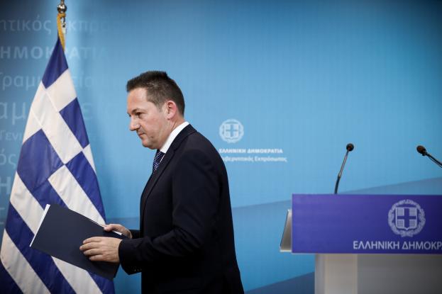 «Καθημερινή» κατά της κυβέρνησης για τη λίστα Πέτσα: «Φουρτούνες στα ρηχά»