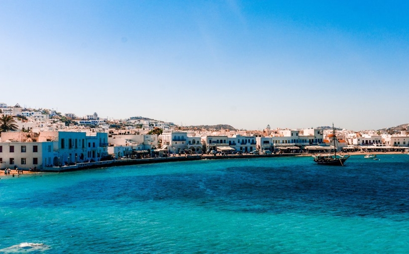 Καμπανάκι λοιμωξιολόγων: Φαινόμενα τύπου Μυκόνου θα φέρουν lockdown στον τουρισμό