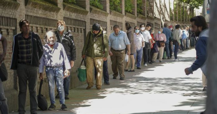 Colas de hambre – Οι “ουρές πείνας” των νεόπτωχων στην Ισπανία