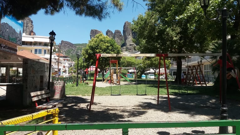 Απαιτούμενες παρεμβάσεις στην πλατεία Δημουλά, κοντά στην παιδική χαρά