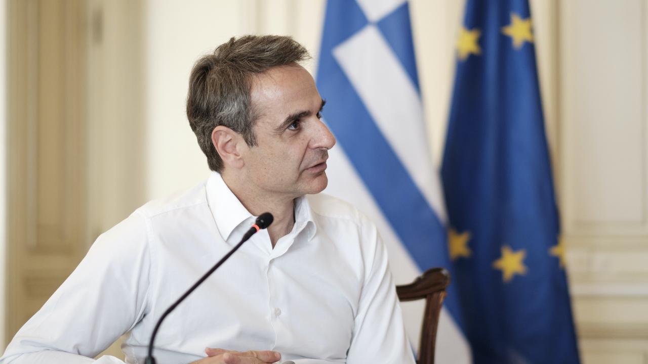 Αντίπαρος: Στο τμήμα για πεντέμισι ώρες φωτορεπόρτερ με εντολή Μητσοτάκη