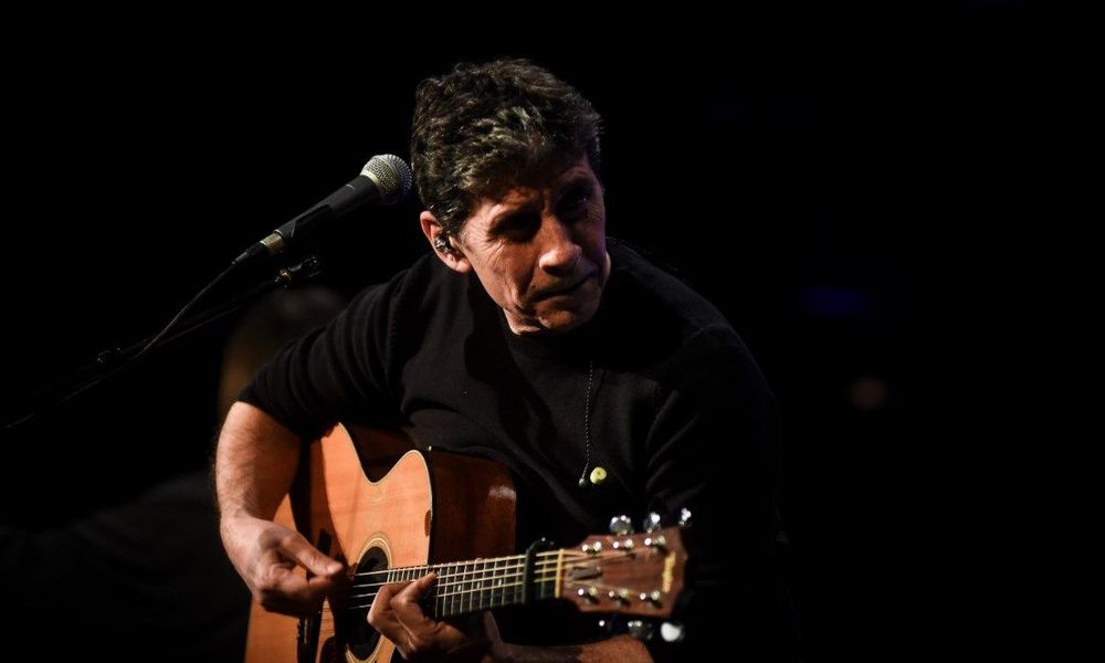 Ο Σωκράτης Μάλαμας επιστρέφει με acoustic εμφανίσεις