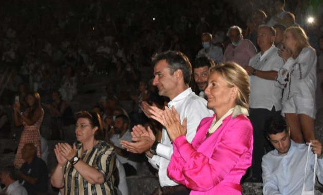 Σιωπή Κ. Μητσοτάκη για το αν δέσμευσε τρία ελικόπτερα για τις διακοπές του