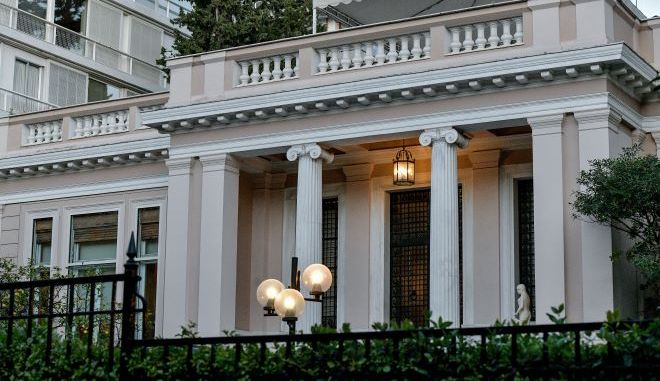 Κυβερνητικά γενέθλια σε κλίμα σκληρής πόλωσης