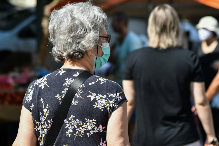 Νέα κρούσματα: Η κατανομή ανησυχεί τους ειδικούς - «Να πέσει οπωσδήποτε το R0»