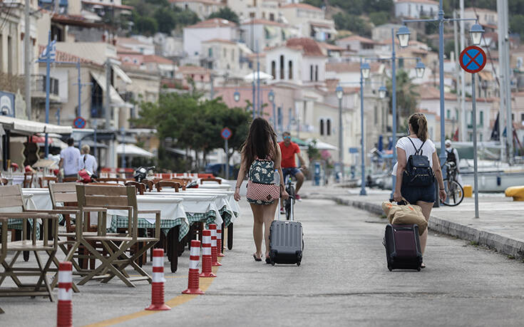 Ερημώνει ο Πόρος μετά τα έκτακτα μέτρα για τον κορωνοϊό