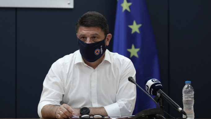 Έξαλλος ο Χαρδαλιάς για την 24χρονη με κορωνοϊό που ταξίδεψε στην Σαντορίνη