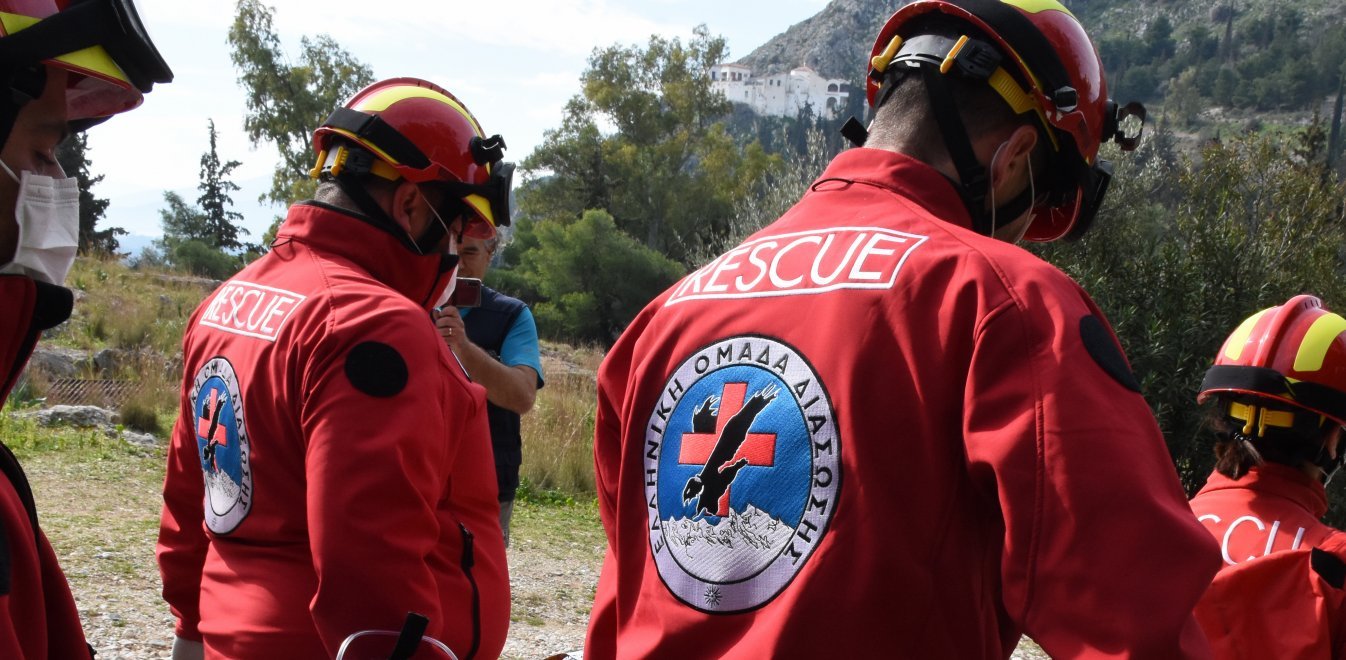 Εύβοια - Πολιτικά: Τεράστια επιχείρηση για απεγκλωβισμούς με βάρκες κι ελικόπτερο