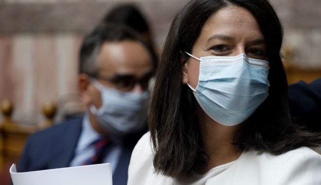 Άνοιγμα σχολείων: Για 20 μαθητές ανά τάξη, στις πόλεις, μιλά τώρα η Κεραμέως