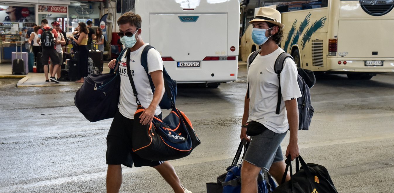 Κορονοϊός: 811 κρούσματα σε μια βδομάδα - Νέα μέτρα στο τραπέζι, ορατά τα lockdown