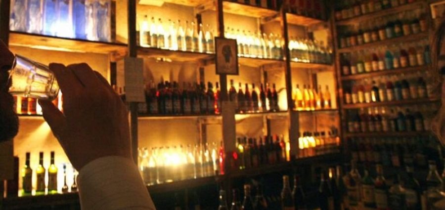 Νέο ωράριο προωθεί η κυβέρνηση για τα μπαρ, εστιατόρια λόγω κορονοϊού