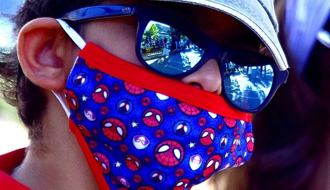 Σχολεία: Οι νομικές υποχρεώσεις των γονιών, οι αρνητές της μάσκας και οι εκπαιδευτικοί-θύματα
