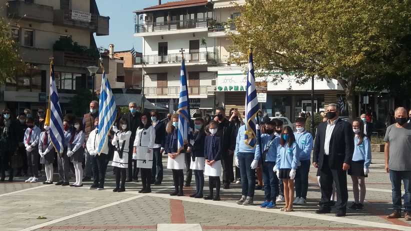 Οι μαθητές της Καλαμπάκας τίμησαν τους ήρωες του 1940