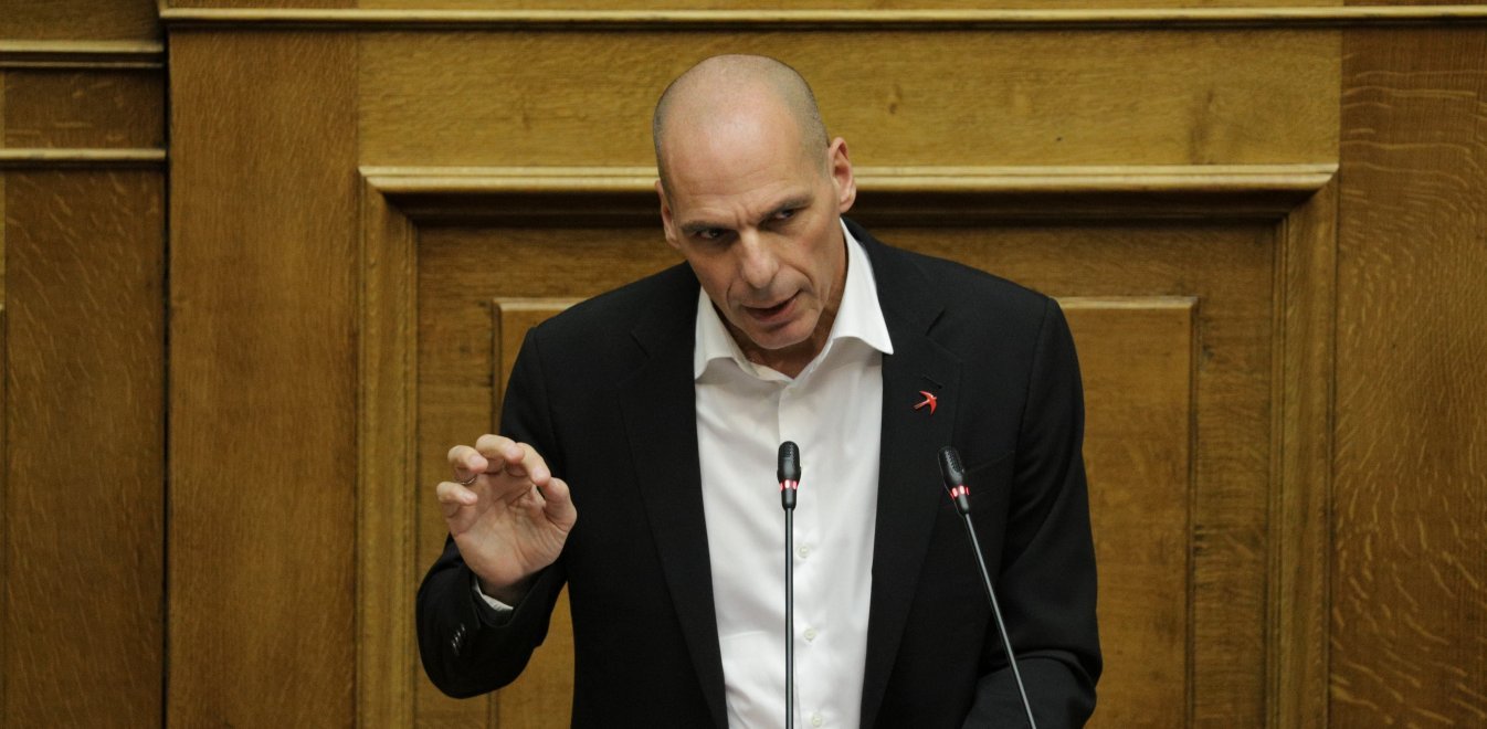 ΕΔΕ κάνει η ΕΛ.ΑΣ. για «μπινελίκια» στον Βαρουφάκη από άντρα των ΜΑΤ