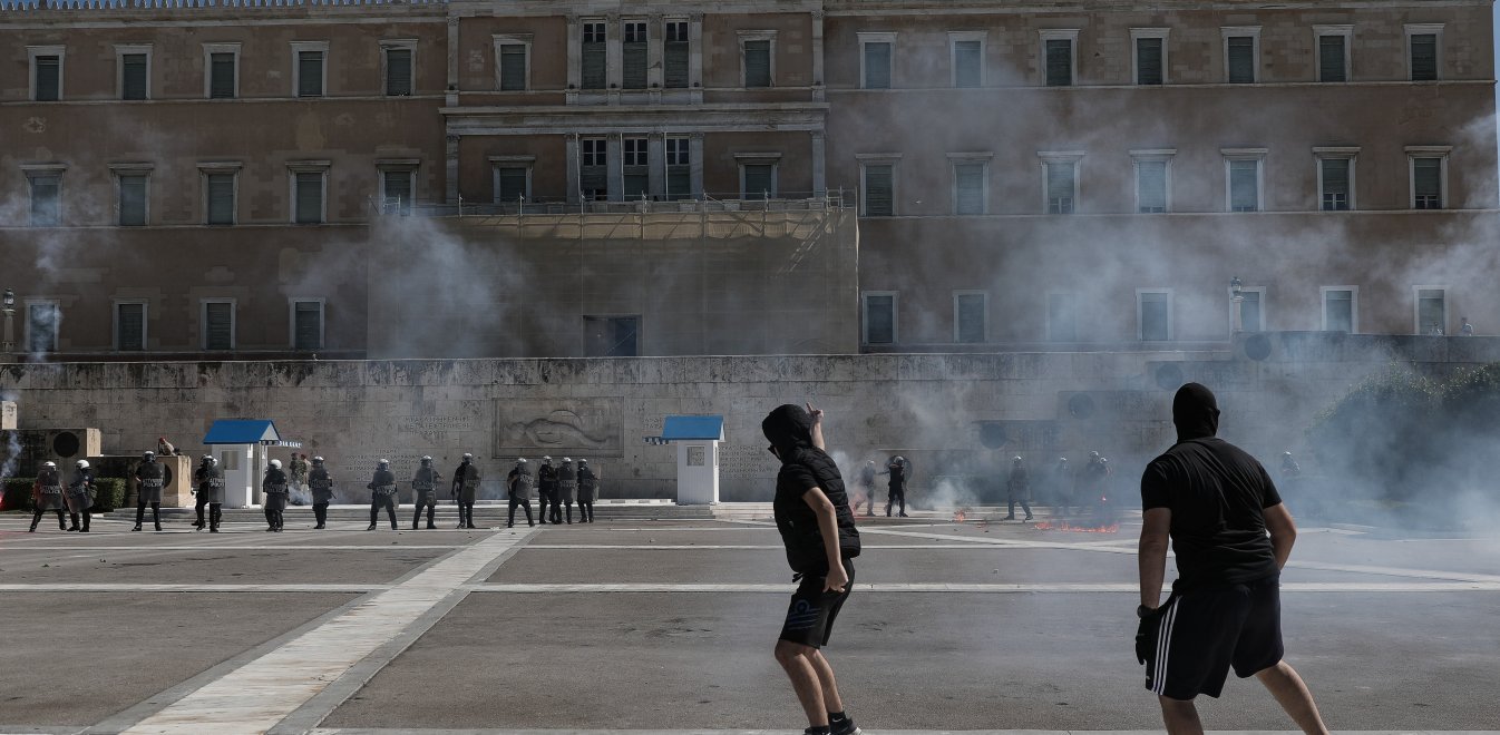 Επεισόδια στο μαθητικό συλλαλητήριο: Συνελήφθη 17χρονος που πέταξε μολότοφ