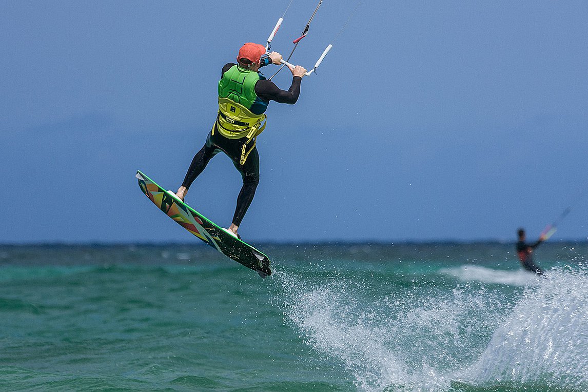 Νεκροί τουρίστες που έκαναν kitesurfers στην Ρόδο
