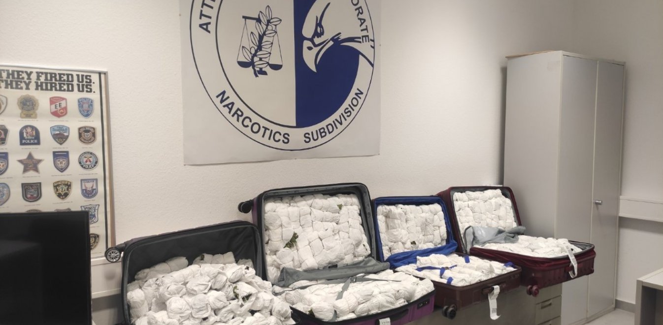 Μετέφεραν με βαλίτσες 100 κιλά σπάνιου ναρκωτικού