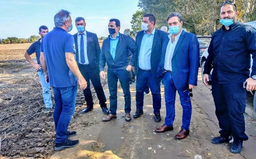 Στα Τρίκαλα με κυβερνητικό κλιμάκιο ο Σκρέκας για την έγκαιρη και πλήρη αποζημίωση των αγροτών