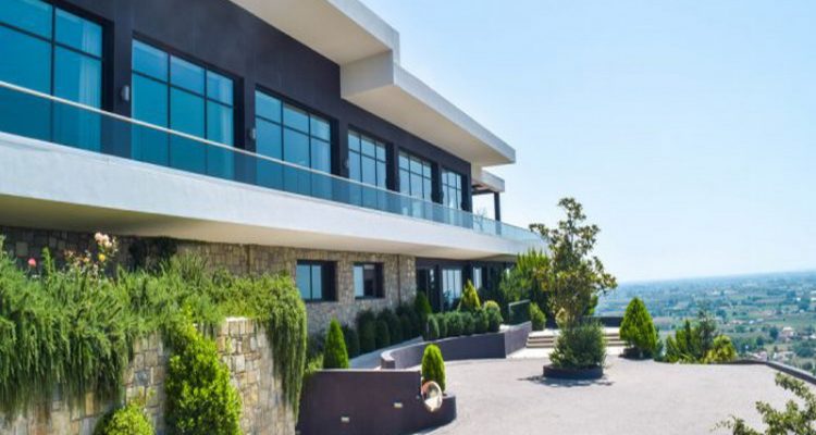 Στην ιδιοκτησία της οικογένειας Μιχάλη Σαράντη το ξενοδοχείο 