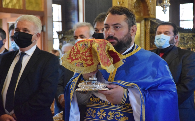 Εγκληματούν όσοι κηρύττουν πως δεν κολλάς τον ιό μέσα στον ναό