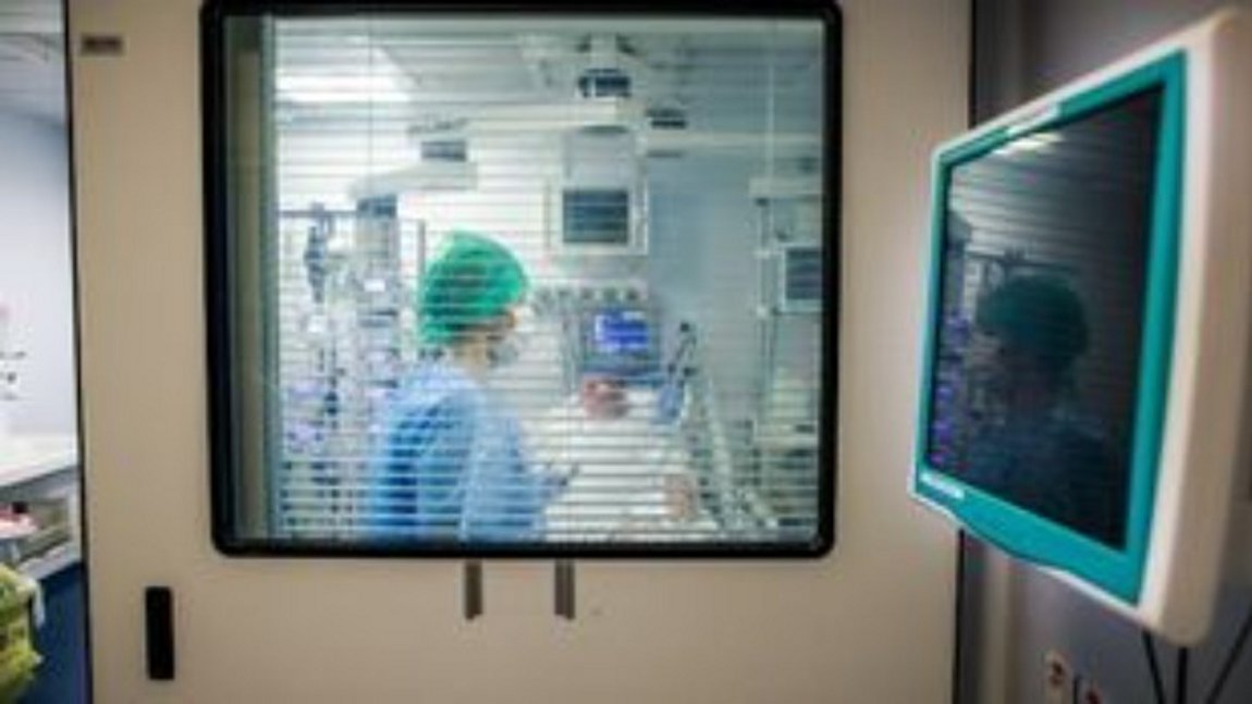 Απίστευτη περίπτωση 45χρονου: Νόσησε με κορωνοϊό 4 φορές - Ο ιός μεταλλάχθηκε και τελικά τον σκότωσε