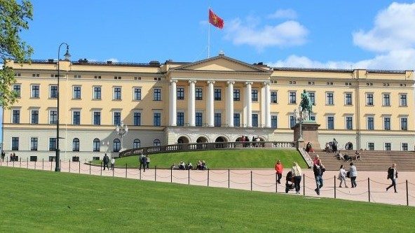 1800 ευρώ πρόστιμο, όλα ανοιχτά: Τα 3 απλά μέτρα της Νορβηγίας που έσωσε τα Χριστούγεννα χωρίς lockdown