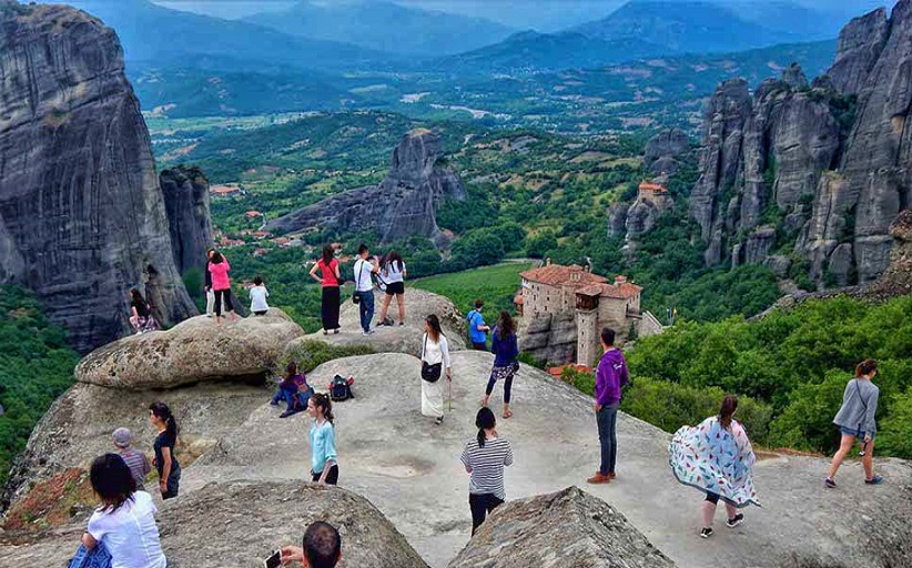 Τα Μετέωρα στους πέντε προορισμούς στην Ευρώπη που πρέπει να βάλουν στη λίστα τους οι τουρίστες το 2025!