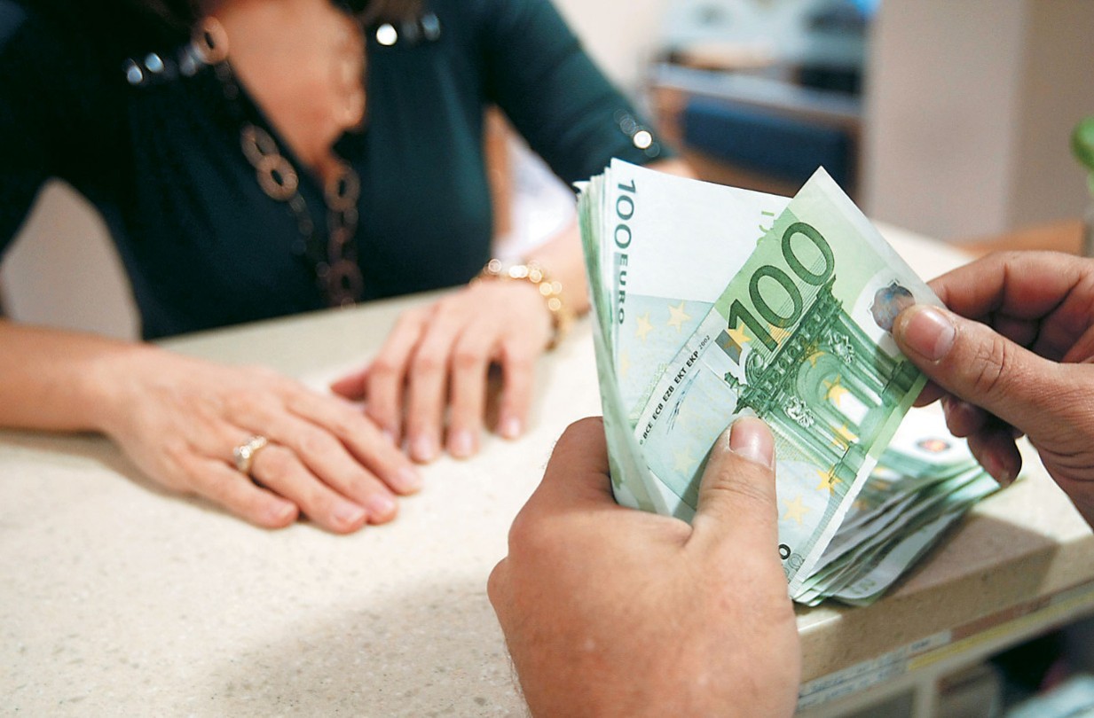 ΟΠΕΚΑ: Πότε πληρώνονται οι δικαιούχοι τα επιδόματα Νοεμβρίου - Πόσα χρήματα θα πάρουν