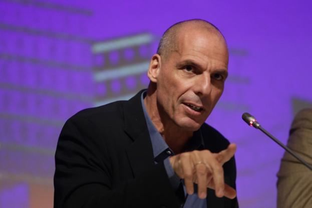 Βαρουφάκης: «Τζαμπατζής» όποιος δεν εμβολιάζεται
