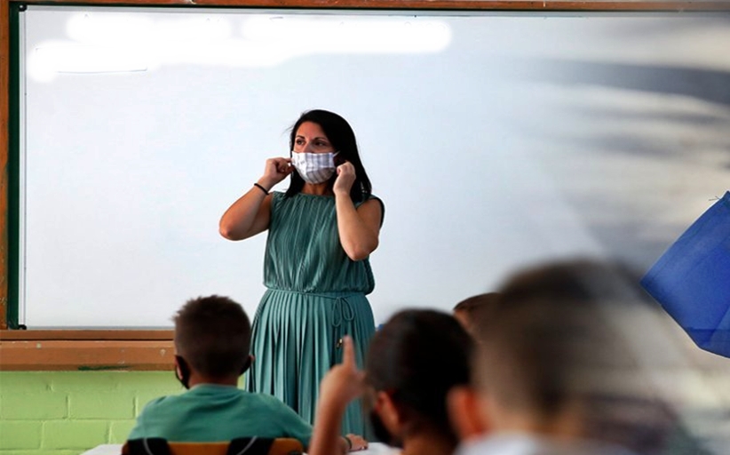 ΟΛΜΕ: Μην ανοίξετε τα σχολεία - Εχουμε πολλούς θανάτους και διασωληνωμένους καθηγητές