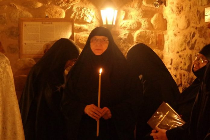 Ἐπιστολιμαῖος ἐ­ξό­δι­ος χαι­ρε­τι­σμὸς τῆς Ἱερᾶς Μονῆς Ἁγίου Στεφάνου Ἁγίων Μετεώρων εἰς τὴν ὁ­σι­ω­τά­την ἐν μο­να­ζού­σαις Φιλοθέην Κοσβύρα.