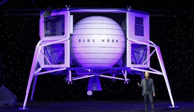 Η Blue Origin θα στείλει την πρώτη γυναίκα στη Σελήνη