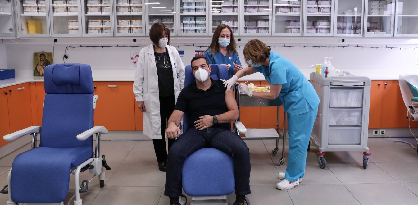 Κορονοϊός: Έκανε το εμβόλιο ο Τσίπρας - «Η κυβέρνηση να ενισχύσει το ΕΣΥ»