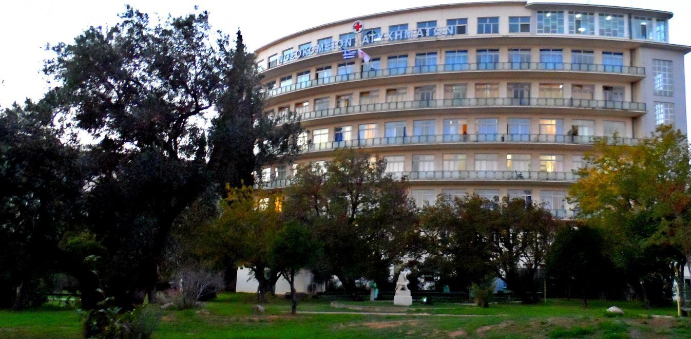 Λάρισα: Πήδηξε από βαγόνι σε βαγόνι και την χτύπησε ρεύμα 25.000 volt
